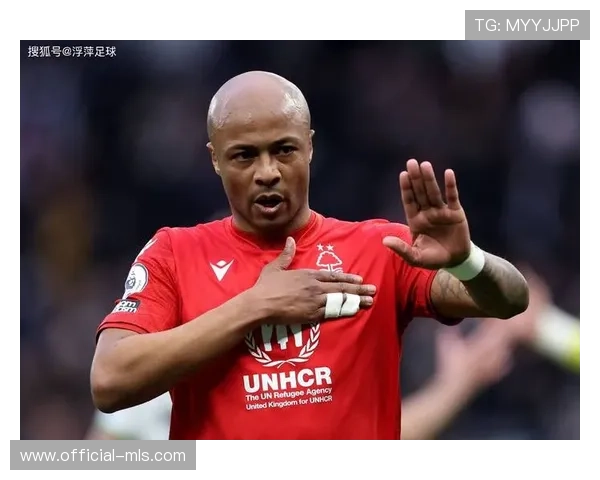 特写：诺丁汉森林客场爆冷，主帅与替补席狂欢庆祝历史性胜利